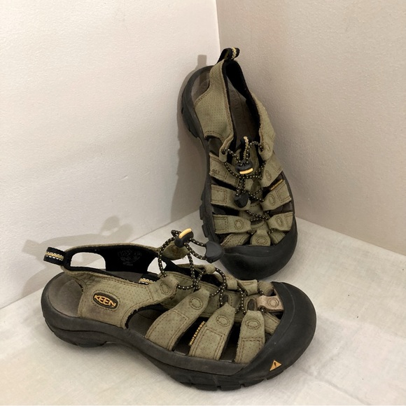 Keen green outdoor sandals size 5.5 - Picture 1 of 9